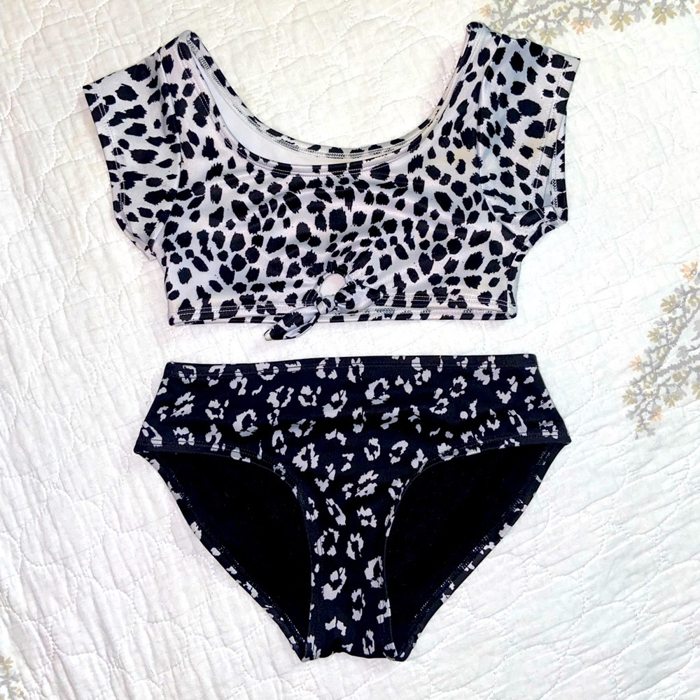 Oasis brand big girls size 7/8 two piece bathing suit